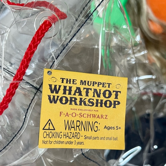 Muppet Whatnot Workshop custom Statue of Liberty puppet w/ branded bag & book - Picture 7 of 16